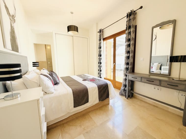 4 soveværelse Villa til salg i El Valle Golf Resort med swimmingpool - € 975.000 (Ref: 9868120)