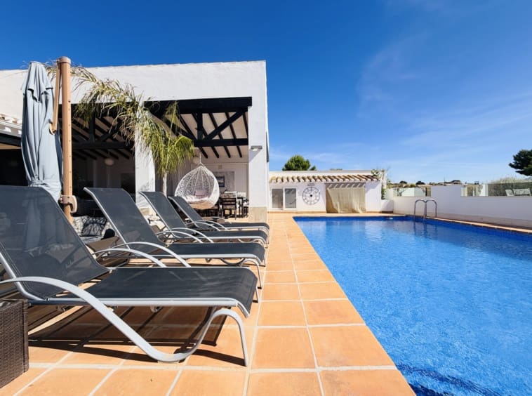 4 soveværelse Villa til salg i El Valle Golf Resort med swimmingpool - € 975.000 (Ref: 9868120)