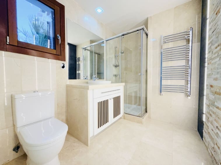 4 soveværelse Villa til salg i El Valle Golf Resort med swimmingpool - € 975.000 (Ref: 9868120)