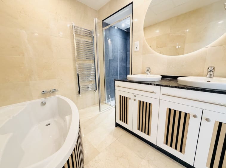4 soveværelse Villa til salg i El Valle Golf Resort med swimmingpool - € 975.000 (Ref: 9868120)