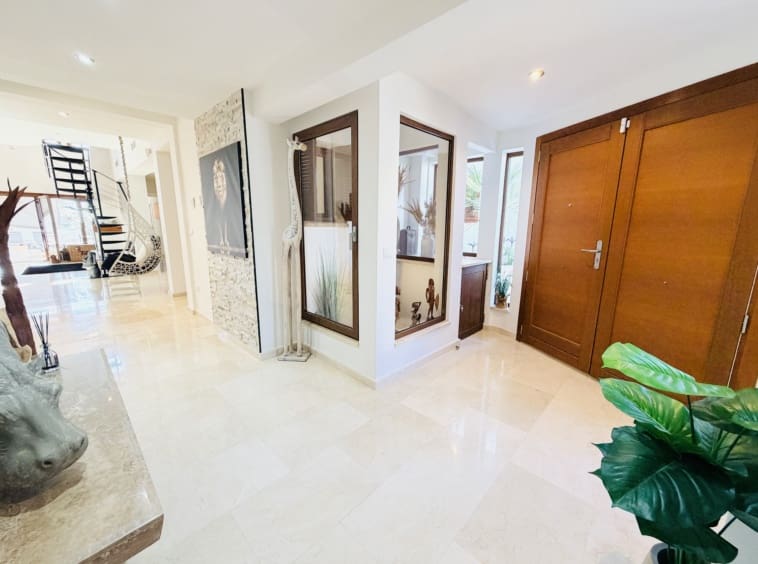 4 soveværelse Villa til salg i El Valle Golf Resort med swimmingpool - € 975.000 (Ref: 9868120)