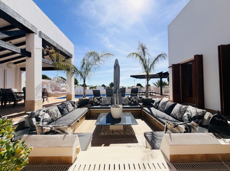 4 soveværelse Villa til salg i El Valle Golf Resort med swimmingpool - € 975.000 (Ref: 9868120)