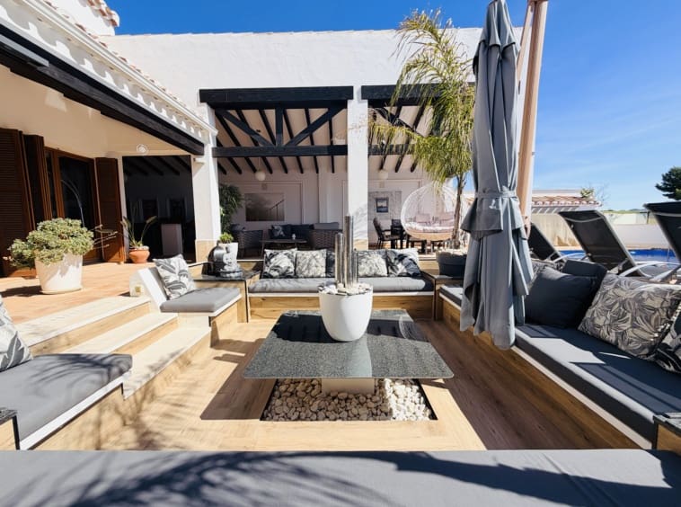 4 soveværelse Villa til salg i El Valle Golf Resort med swimmingpool - € 975.000 (Ref: 9868120)