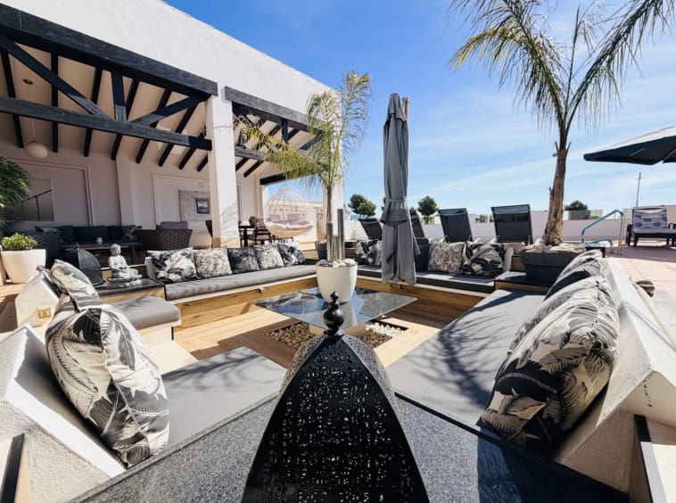 4 soveværelse Villa til salg i El Valle Golf Resort med swimmingpool - € 975.000 (Ref: 9868120)