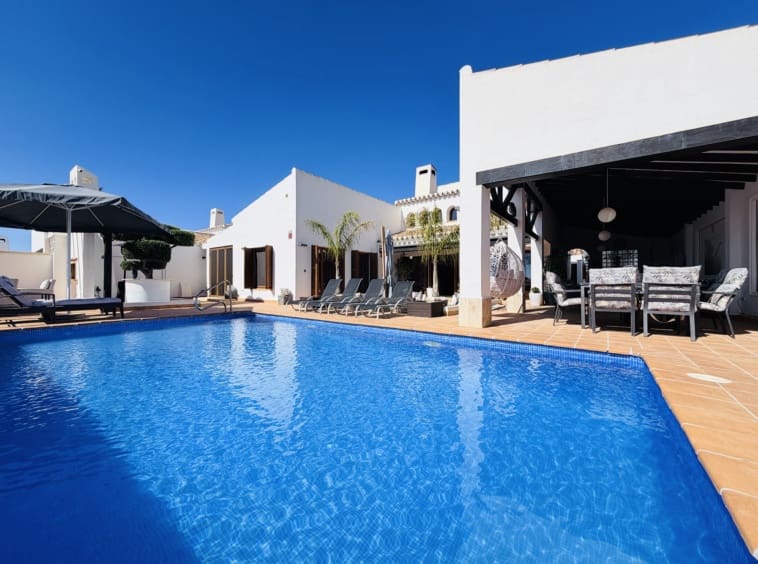 4 soveværelse Villa til salg i El Valle Golf Resort med swimmingpool - € 975.000 (Ref: 9868120)