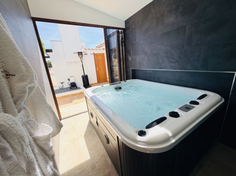 4 soveværelse Villa til salg i El Valle Golf Resort med swimmingpool - € 975.000 (Ref: 9868120)