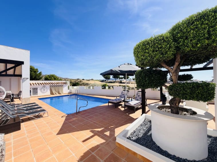 4 soveværelse Villa til salg i El Valle Golf Resort med swimmingpool - € 975.000 (Ref: 9868120)
