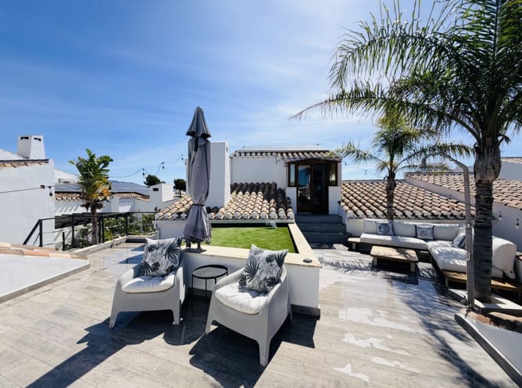 4 soveværelse Villa til salg i El Valle Golf Resort med swimmingpool - € 975.000 (Ref: 9868120)