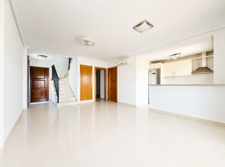 2 makuuhuone Omakotitalo myytävänä paikassa La Torre Golf Resort mukana uima-altaan - 225 000 € (Ref: 9875688)