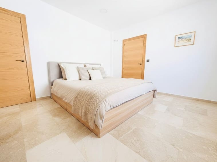 4 makuuhuone Huvila myytävänä paikassa El Valle Golf Resort mukana uima-altaan - 850 000 € (Ref: 9883900)