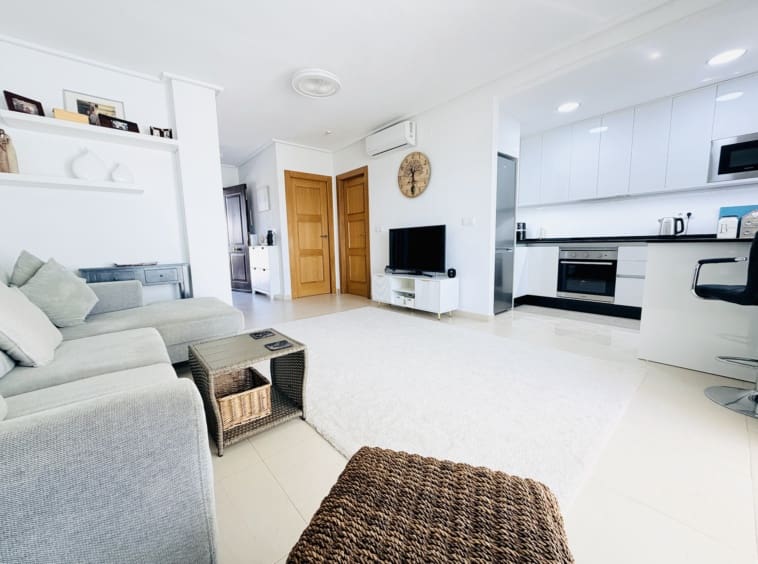 2 quarto Casa em Banda para venda em La Torre Golf Resort com piscina - 215 000 € (Ref: 9900025)