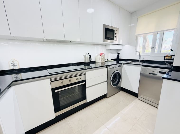 2 quarto Casa em Banda para venda em La Torre Golf Resort com piscina - 215 000 € (Ref: 9900025)