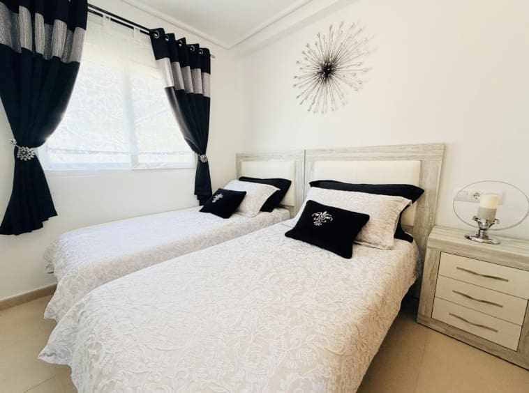 2 soverom Hus til salgs i La Torre Golf Resort - € 255 000 (Ref: 9900026)
