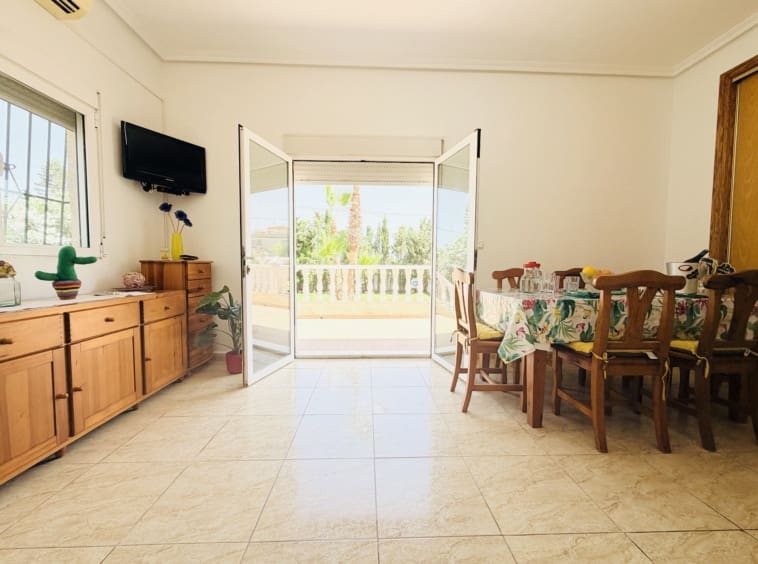 3 Zimmer Villa zu verkaufen in Valle del Sol mit Pool - 250.000 € (Ref: 9930044)
