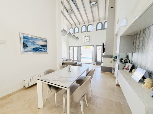 4 soverom Villa til salgs i El Valle Golf Resort, Murcia by med svømmebasseng - € 550 000 (Ref: 9950905)