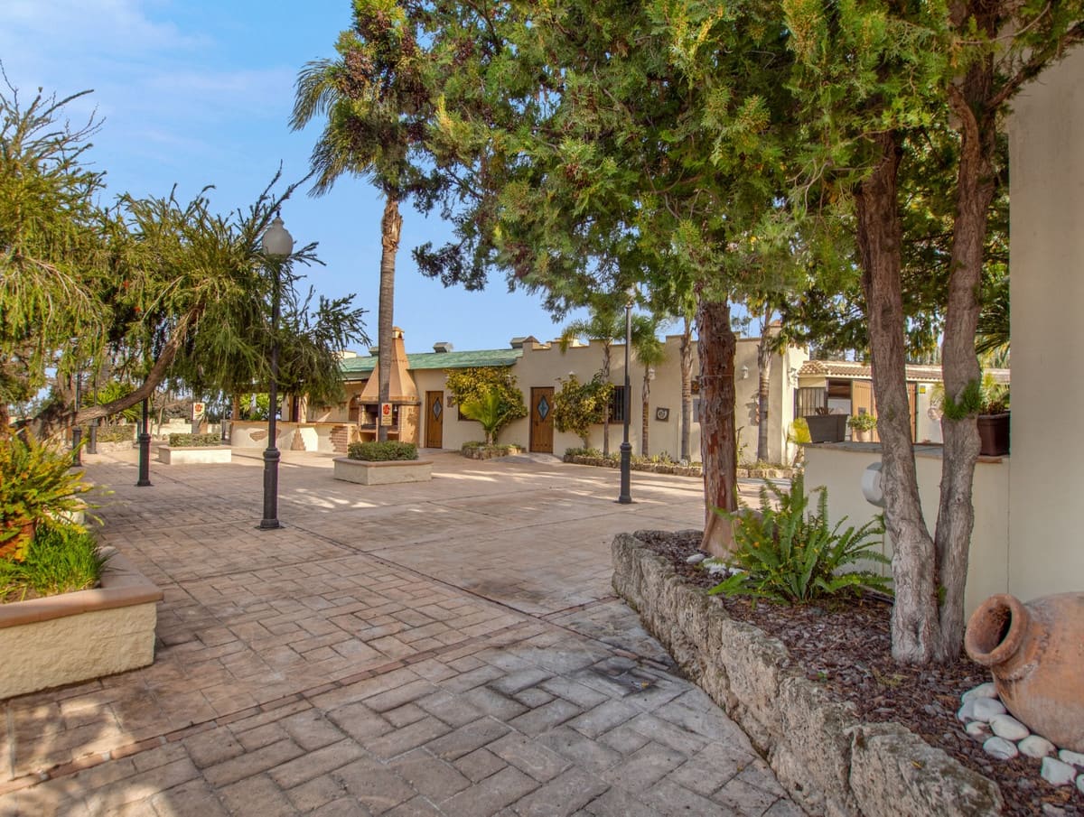 Hotel for sale in Coin with garage - € 1,575,000 (Ref: 6864194)