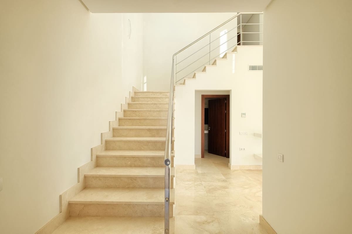 4 bedroom Villa for sale in Benahavis with pool garage - € 2,200,000 (Ref: 6951490)