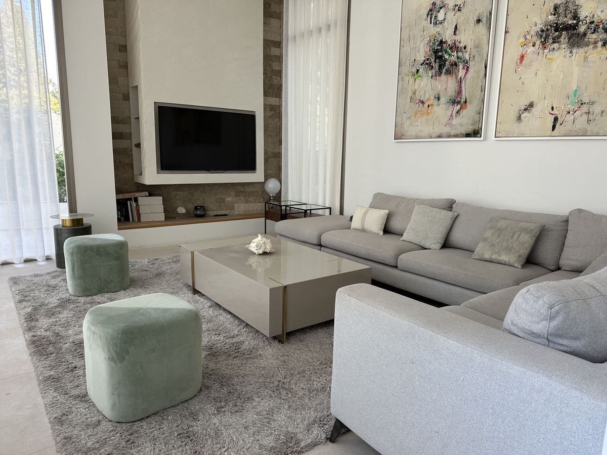 5 soverom Villa til salgs i Nueva Andalucia med svømmebasseng garasje - € 6 000 (Ref: 6954986)