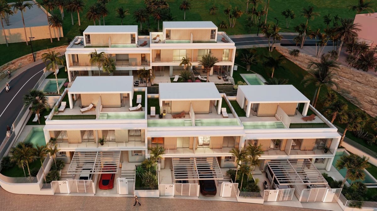 4 bedroom Townhouse for sale in Estepona with pool garage - € 730,000 (Ref: 7793648)