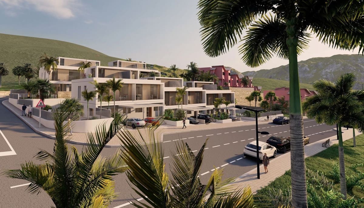 4 bedroom Townhouse for sale in Estepona with pool garage - € 730,000 (Ref: 7793648)