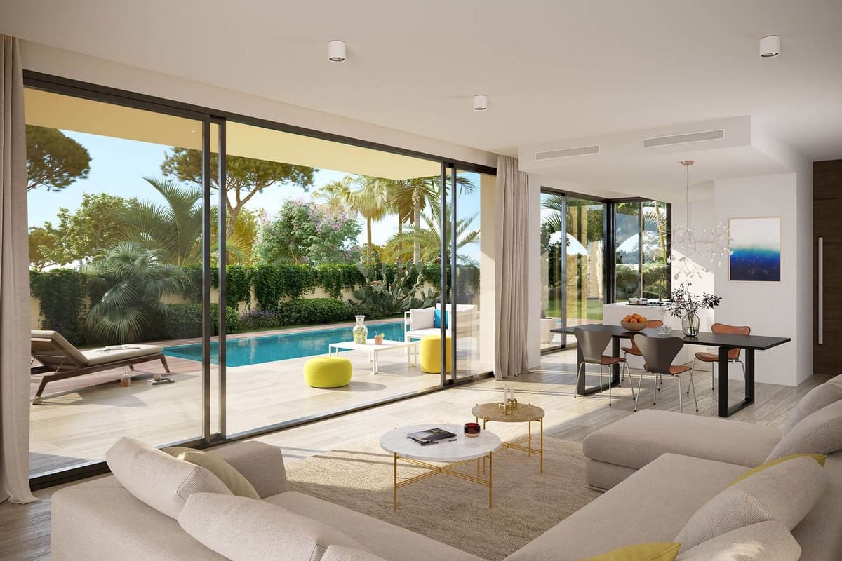 3 bedroom Villa for sale in Estepona with pool garage - € 1,950,000 (Ref: 8067345)