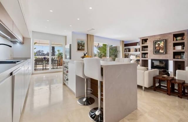 Ático de 4 habitaciones en Estepona en venta con piscina garaje - 1.190.000 € (Ref: 8780749)