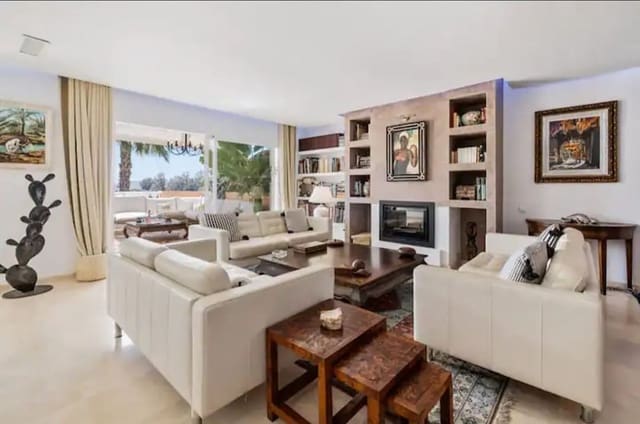 4 quarto Penthouse para venda em Estepona com piscina garagem - 1 190 000 € (Ref: 8780749)