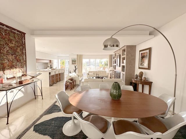 4 quarto Penthouse para venda em Estepona com piscina garagem - 1 190 000 € (Ref: 8780749)