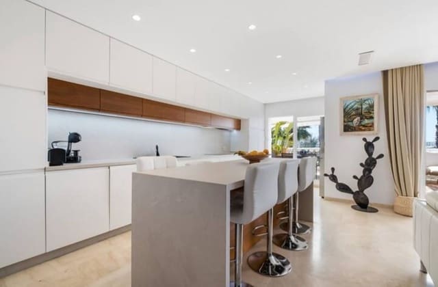 4 chambre Penthouse à vendre à Estepona avec piscine garage - 1 190 000 € (Ref: 8780749)