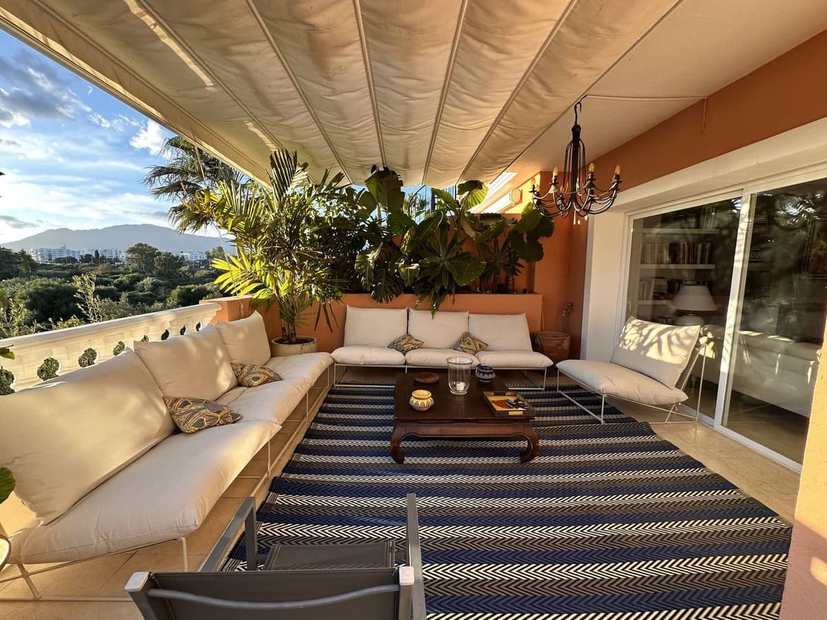 4 chambre Penthouse à vendre à Estepona avec piscine garage - 1 190 000 € (Ref: 8780749)