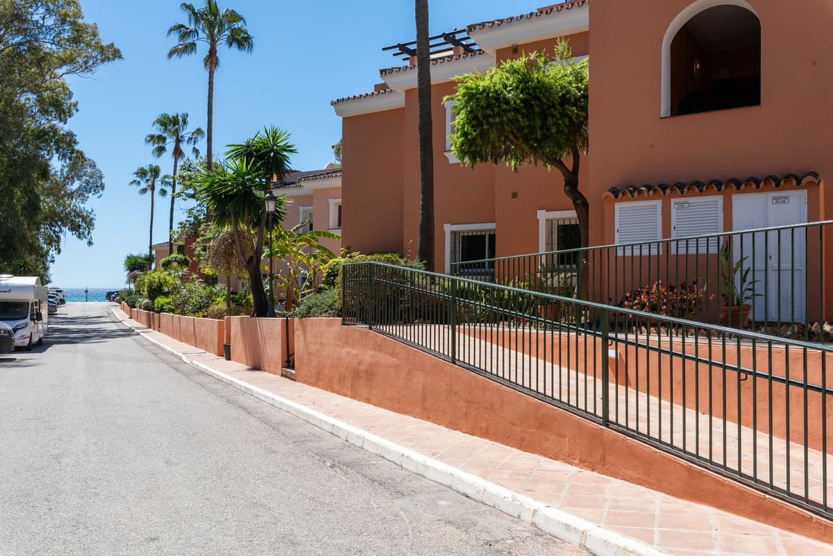 4 sovrum Takvåning till salu i Estepona med pool garage - 1 190 000 € (Ref: 8780749)