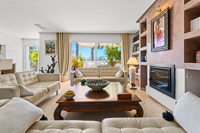 4 chambre Penthouse à vendre à Estepona avec piscine garage - 1 190 000 € (Ref: 8780749)