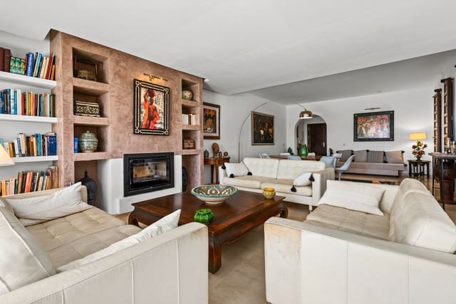 4 chambre Penthouse à vendre à Estepona avec piscine garage - 1 190 000 € (Ref: 8780749)