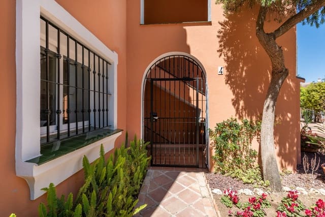 4 chambre Penthouse à vendre à Estepona avec piscine garage - 1 190 000 € (Ref: 8780749)