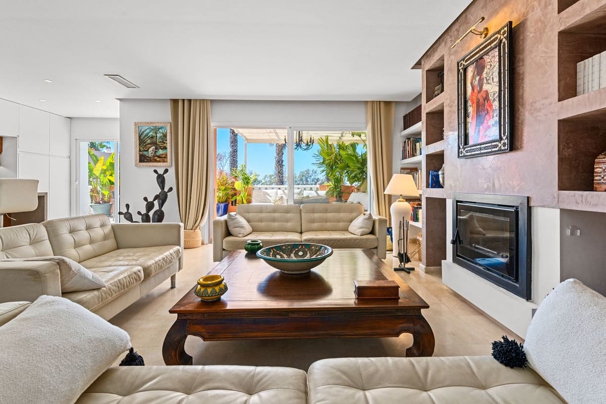 4 sypialnia Penthouse na sprzedaż w Estepona z basenem garażem - 1 190 000 € (Ref: 8780749)