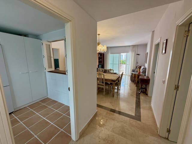 Apartamento de 2 habitaciones en New Golden Mile, Estepona en venta con piscina garaje - 455.000 € (Ref: 8824309)