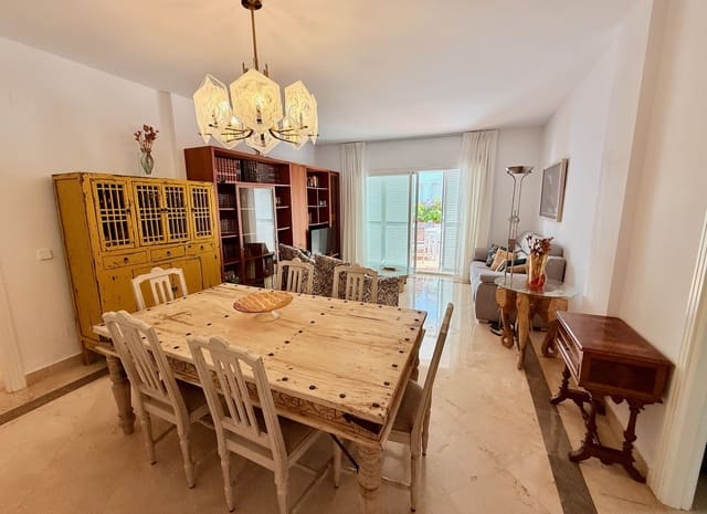 Apartamento de 2 habitaciones en New Golden Mile, Estepona en venta con piscina garaje - 455.000 € (Ref: 8824309)