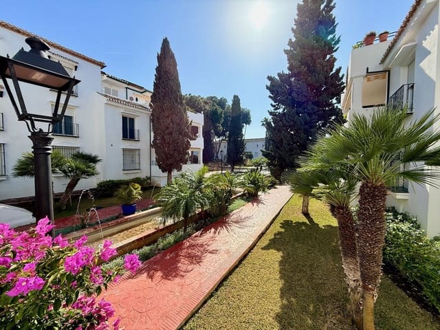 Apartamento de 2 habitaciones en New Golden Mile, Estepona en venta con piscina garaje - 455.000 € (Ref: 8824309)