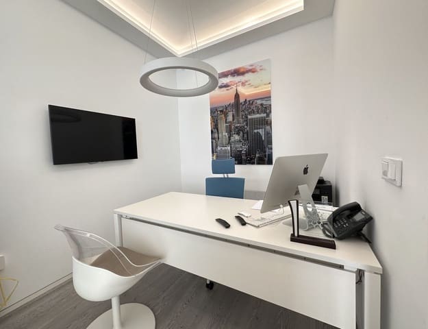 Kontor til leje i Puerto Banus, Marbella - € 650 (Ref: 9388465)