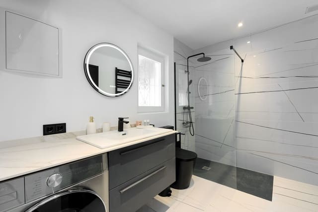 Apartamento Playa de 1 habitación en Puerto Banus, Marbella en alquiler - 2.400 € (Ref: 9388467)