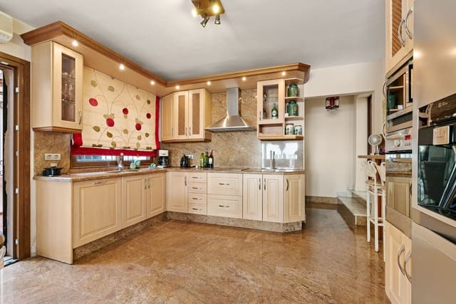 4 quarto Moradia para venda em Estepona com piscina - 10 000 000 € (Ref: 9388470)