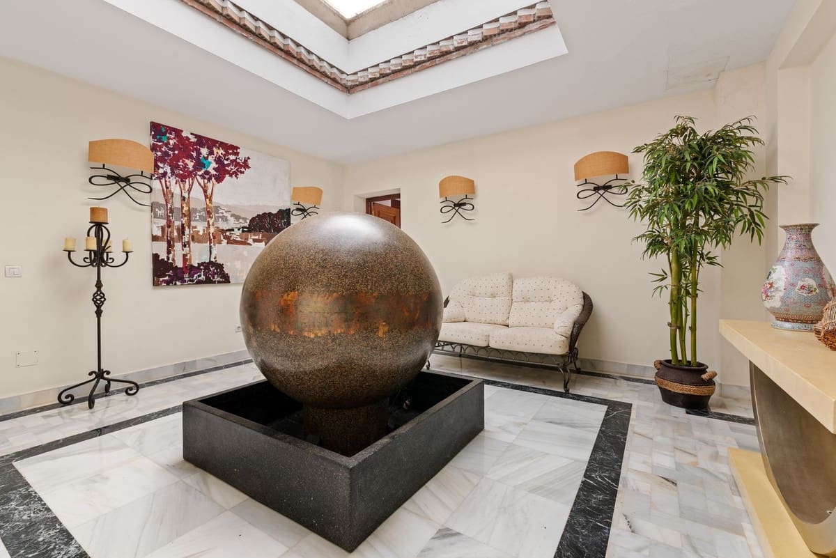 Chalet de 4 habitaciones en Estepona en venta con piscina - 10.000.000 € (Ref: 9388470)