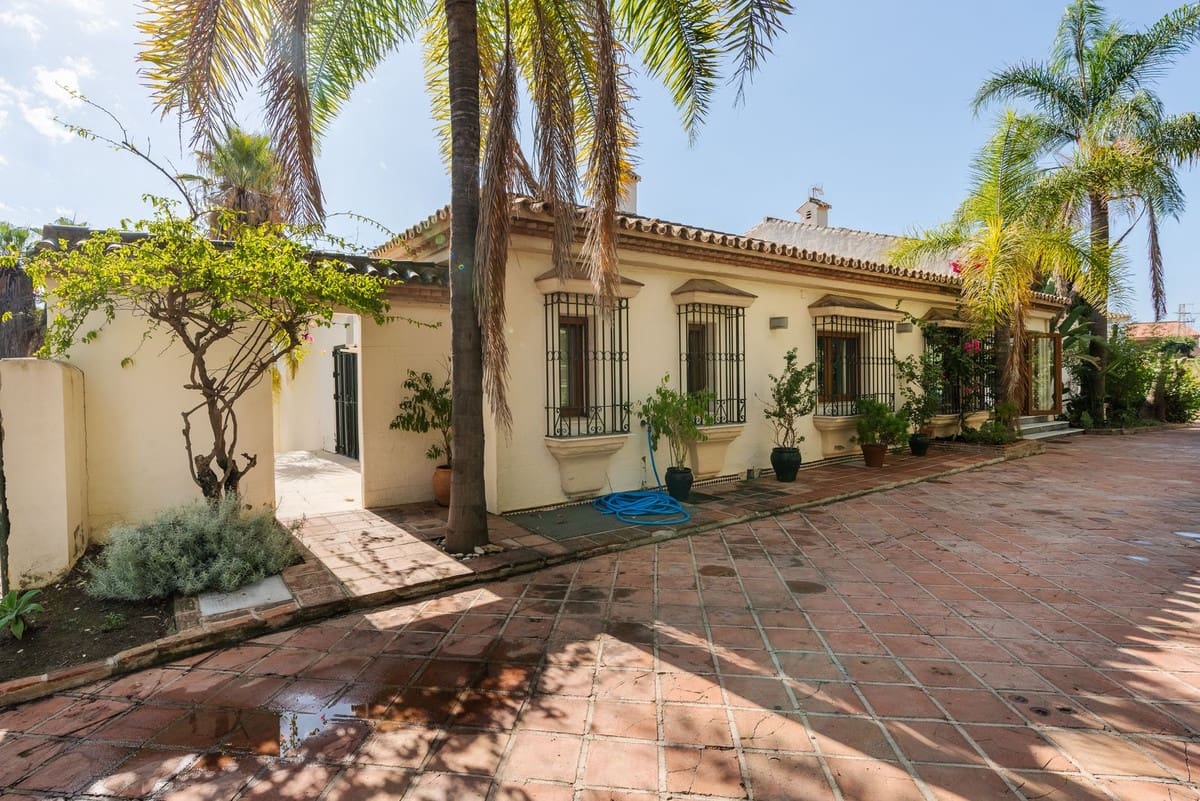 4 chambre Villa/Maison à vendre à Estepona avec piscine - 10 000 000 € (Ref: 9388470)