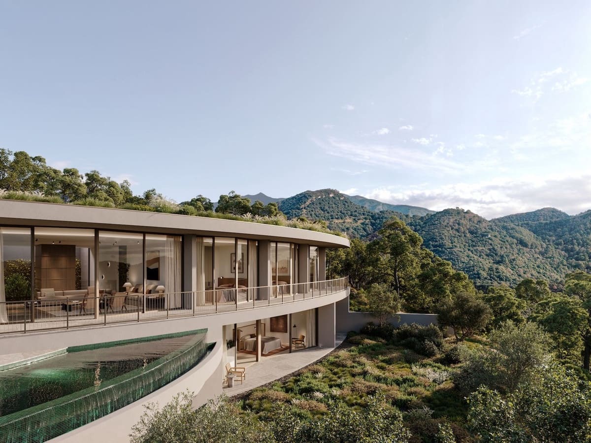 5 bedroom Villa for sale in Benahavis with pool garage - € 3,850,000 (Ref: 9388481)