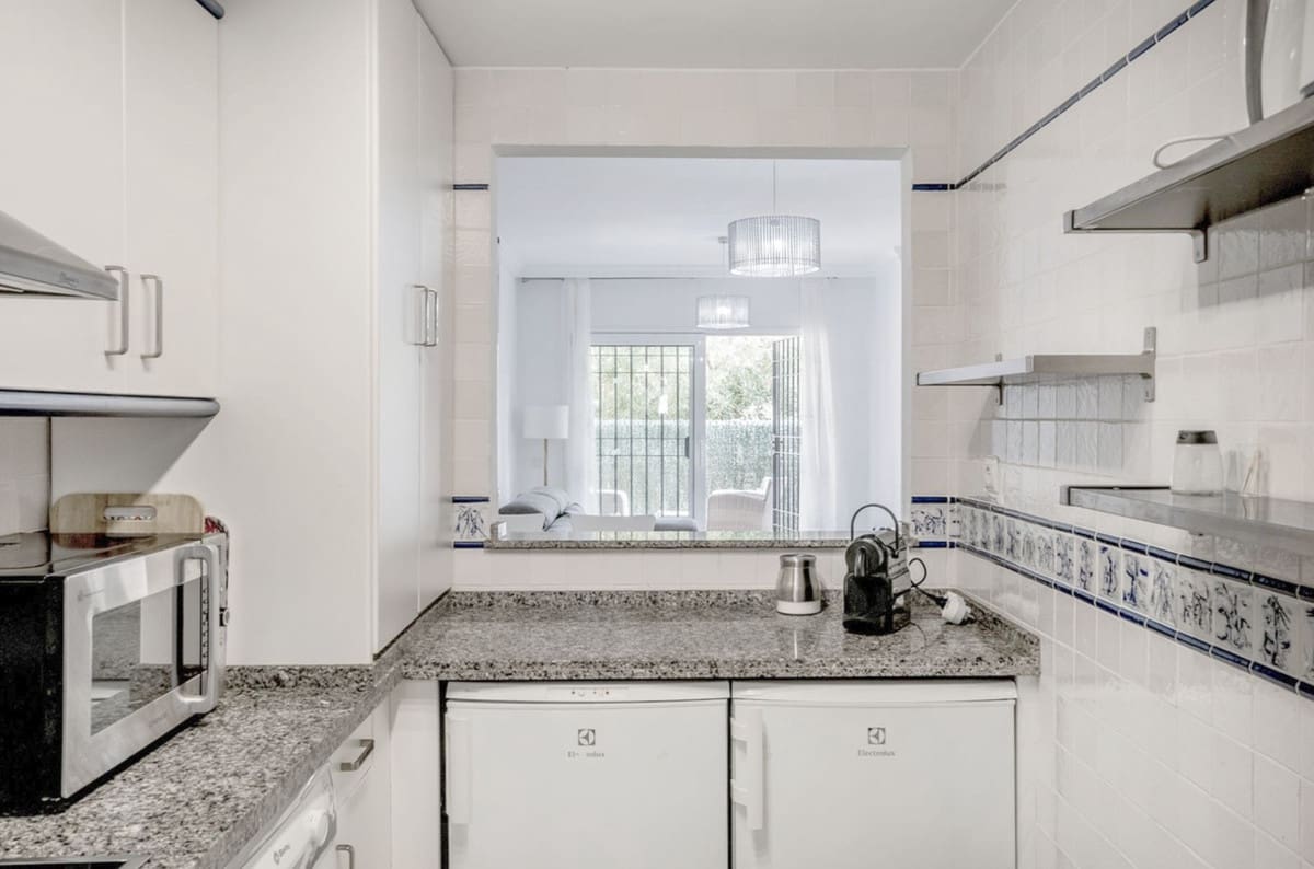 2 sypialnia Apartament na kwatery wakacyjne w Nueva Andalucia z basenem garażem - 830 € (Ref: 9388483)