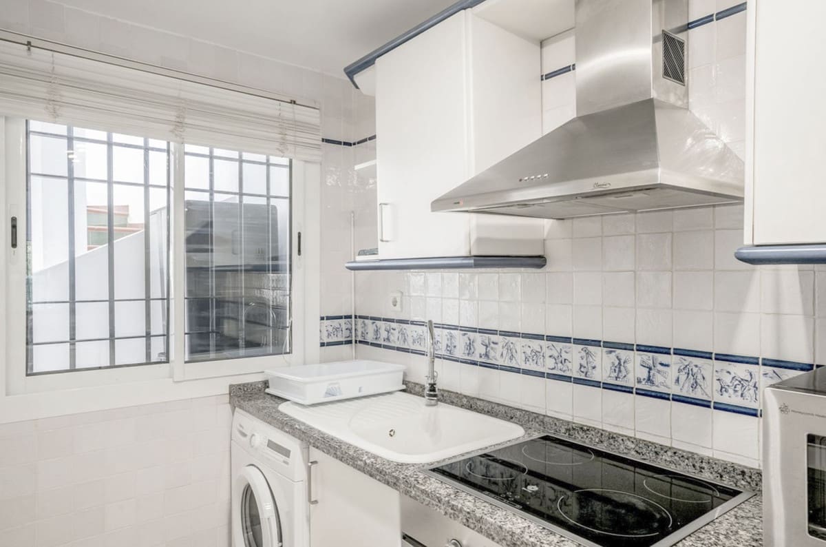 2 sypialnia Apartament na kwatery wakacyjne w Nueva Andalucia z basenem garażem - 830 € (Ref: 9388483)