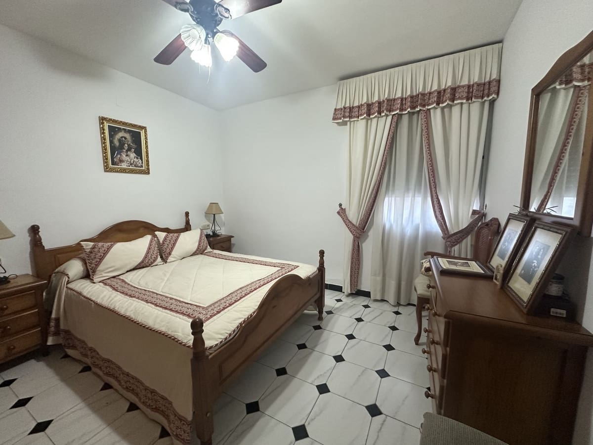 2 bedroom Apartment for sale in Marbella - € 225,000 (Ref: 9388709)