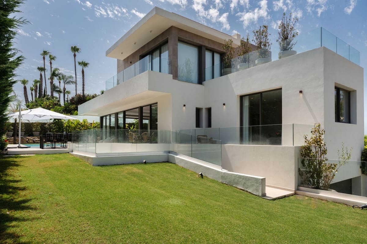 4 bedroom Villa for sale in Nueva Andalucia with pool garage - € 3,980,000 (Ref: 9441639)