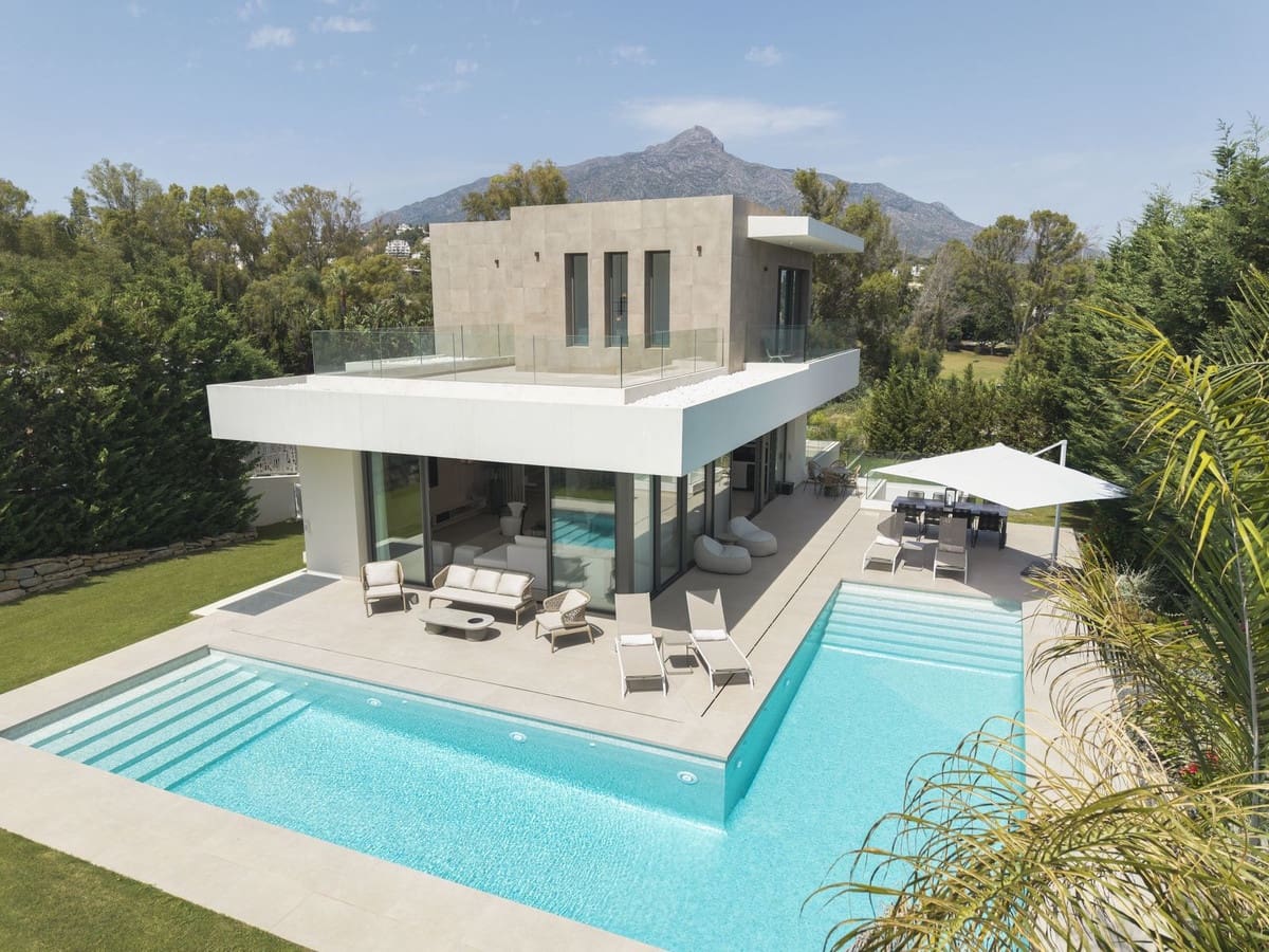 4 bedroom Villa for sale in Nueva Andalucia with pool garage - € 3,980,000 (Ref: 9441639)