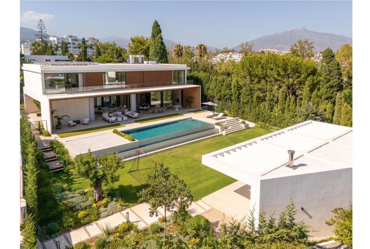 6 bedroom Villa for sale in Guadalmina with pool garage - € 5,995,000 (Ref: 9448511)